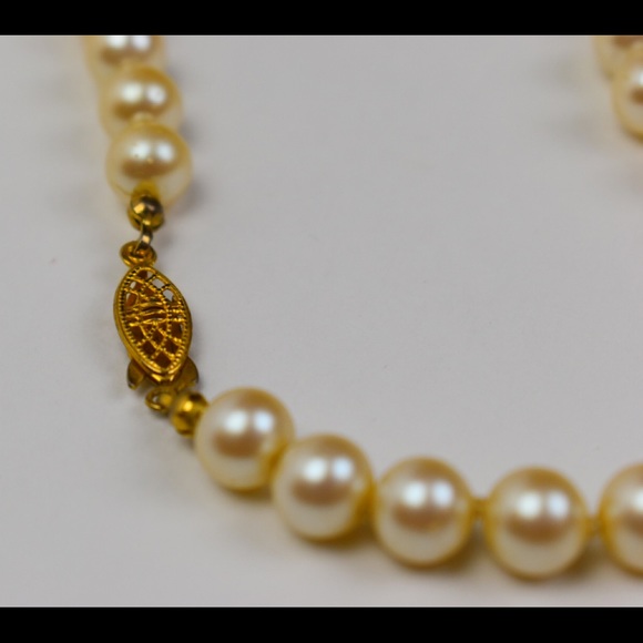 Pearl necklace with a coat pin and earrings set - Picture 7 of 8